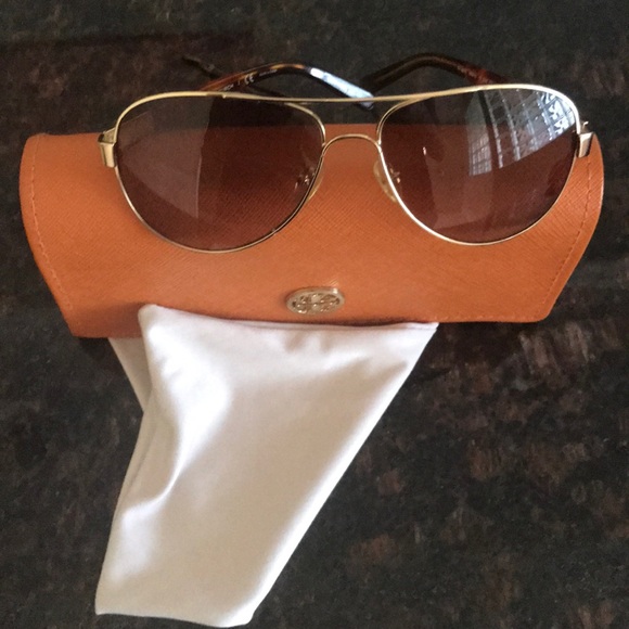 Tory Burch Accessories - Tory Burch TY6010 brown gradient sunglasses. EUC